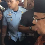 Momen Asrun dan ADP Tiba di Lapas Kelas II A Kendari Momen Asrun dan ADP Tiba di Lapas Kelas II A Kendari