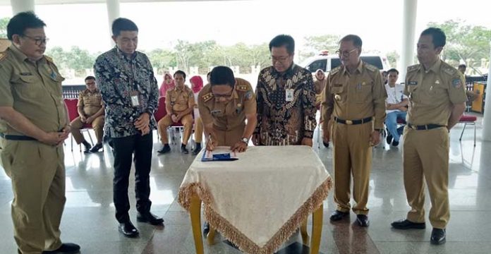 BRI Hibahkan Satu Unit Mobil Ambulance ke RSUD Konsel