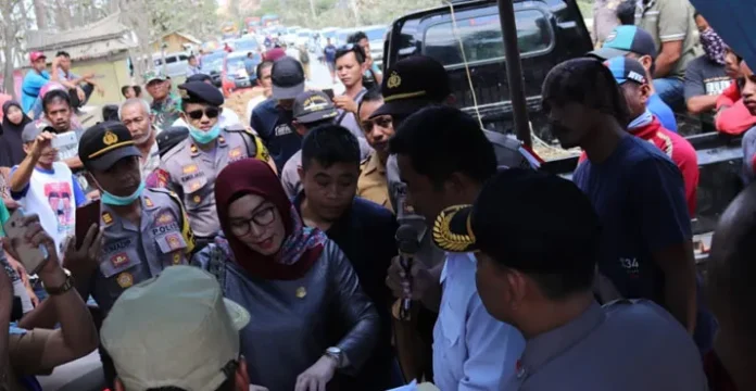 demo_tambang_morao Kontribusi Perusahaan Tambang di Moramo Masih Rendah