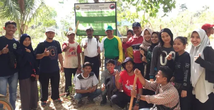 fhil_uho Cegah Lonsor di Gunung Jati, FHIL UHO Tanam 200 Pohon di Tahura