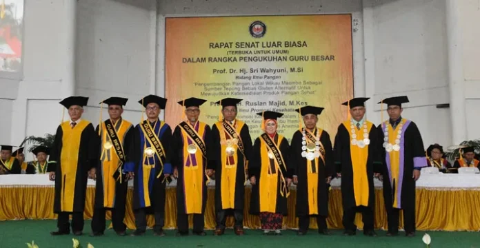 UHO Kembali Kukuhkan Dua Guru Besar