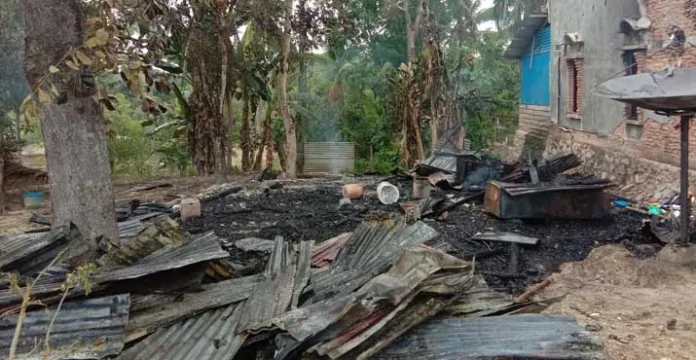 Ditinggal ke Pasar, Satu Rumah di Konsel Ludes Terbakar