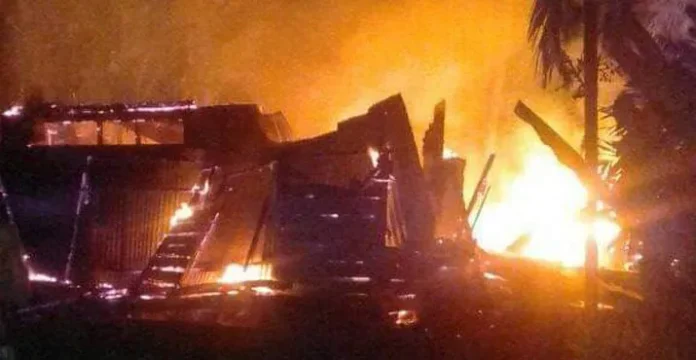 kebakaran_konut Diduga Tabung Gas Meledak, Satu Rumah di Konawe Ludes Terbakar