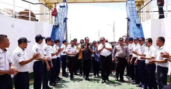 Bupati Mubar Resmikan Pelayaran Perdana KMP Bontoharu Rute Tondasi - Bira