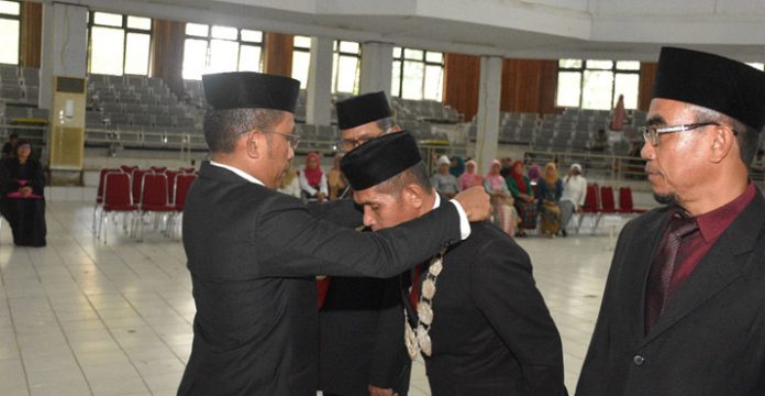 Rektor UHO Lantik Enam Dekan, 3 Diantaranya Wajah Baru