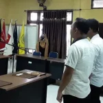 Lantik PAW PPS Kecamatan Puuwatu, Ketua KPU Kendari Minta Anggotanya Jaga Sikap Lantik PAW PPS Kecamatan Puuwatu, Ketua KPU Kendari Minta Anggotanya Jaga Sikap