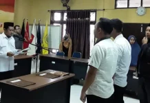 Lantik PAW PPS Kecamatan Puuwatu, Ketua KPU Kendari Minta Anggotanya Jaga Sikap Lantik PAW PPS Kecamatan Puuwatu, Ketua KPU Kendari Minta Anggotanya Jaga Sikap
