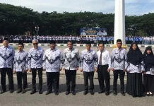 8 Guru Berprestasi di Sultra Terima Penghargaan dari Gubernur 8 Guru Berprestasi di Sultra Terima Penghargaan dari Gubernur