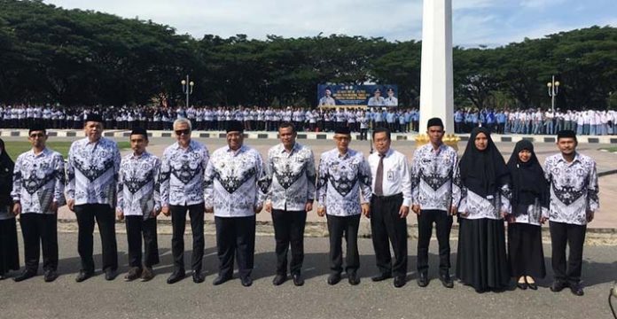 8 Guru Berprestasi di Sultra Terima Penghargaan dari Gubernur