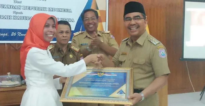 Raih WTP, Pemda Butur Terima Penghargaan dari Kemenkeu
