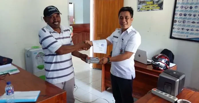 Relawan Pengawas Perairan Konut Dapat Bantuan Ponsel Android