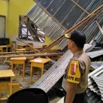 12 Rumah dan Satu Pesantren di Kolut Diterjang Angin Puting Beliung 12 Rumah dan Satu Pesantren di Kolut Diterjang Angin Puting Beliung