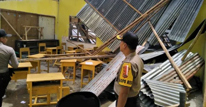 12 Rumah dan Satu Pesantren di Kolut Diterjang Angin Puting Beliung