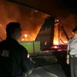Diduga Arus Pendek, Rumah Kades Patikala di Kolut Terbakar Diduga Arus Pendek, Rumah Kades Patikala di Kolut Terbakar