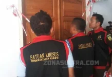 Kejaksaan Segel Ruang Sekretaris Dikbud Sultra Kejaksaan Segel Ruang Sekretaris Dikbud Sultra