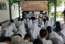 Tingkatkan Partisipasi Pemilih Pemula, Bawaslu Sosialisasi ke SMAN 4 Kendari Tingkatkan Partisipasi Pemilih Pemula, Bawaslu Sosialisasi ke SMAN 4 Kendari