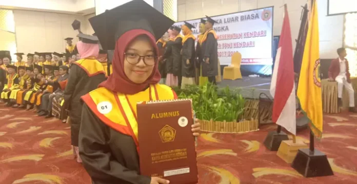Jadi Wisudawati Terbaik STIKES Kendari, Ini Tips Inggit Widya Ninggrum