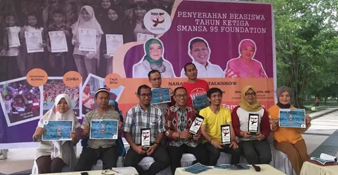 alumni_smansa Alumni Smansa Kendari Berikan Beasiswa kepada Siswa dan Anak Alumni