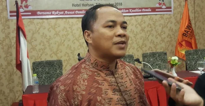 awardin Komisioner Bawaslu Kota Kendari Awardin