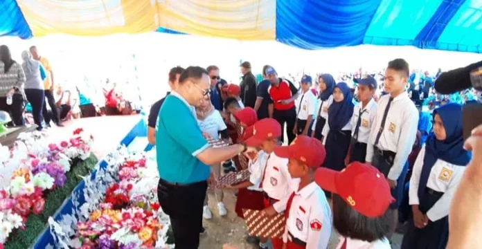 beasiswa_bupati_mubar Bupati Beri Beasiswa Prestasi kepada 736 Siswa di Mubar