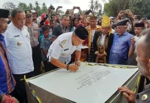 Lestarikan Budaya Lokal, Bupati Mubar Buka Festival Pantun Modero Lestarikan Budaya Lokal, Bupati Mubar Buka Festival Pantun Modero