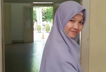 Guru: Diperhatikan Atau Memprihatinkan Hasrianti