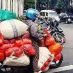Pengendara Motor Diimbau Tidak Mengangkut Barang Berlebihan ilustrasi motor berlebihan