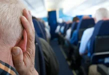 Ini Tips Hindari Sakit Telinga Saat Penerbangan Ilustrasi