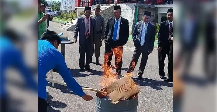 Pemda Konut Bakar 8.461 KTP Elektronik Rusak dan Invalid