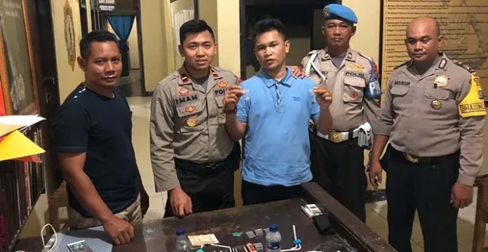PNS Kelurahan Asal Butur Terciduk Polsek Moramo Bawa Sabu