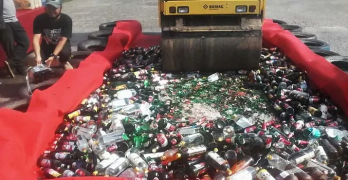 Operasi Akhir Tahun, Polda Sultra Musnahkan Ribuan Liter Miras