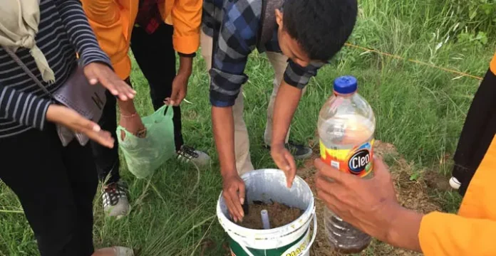 pupuh_fhil_uho Mahasiswa FHIL UHO Ajak Warga Anawai Kelola Sampah Jadi Pupuk