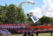 Atraksi Terjun Payung Warnai Pembukaan Porprov XIII di Kolaka