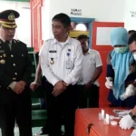 Dua Nahkoda 18 ABK Kapal di Muna Jalani Tes Urine Dua Nahkoda 18 ABK Kapal di Muna Jalani Tes Urine