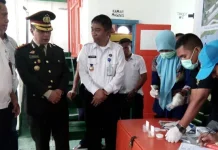 Dua Nahkoda 18 ABK Kapal di Muna Jalani Tes Urine Dua Nahkoda 18 ABK Kapal di Muna Jalani Tes Urine