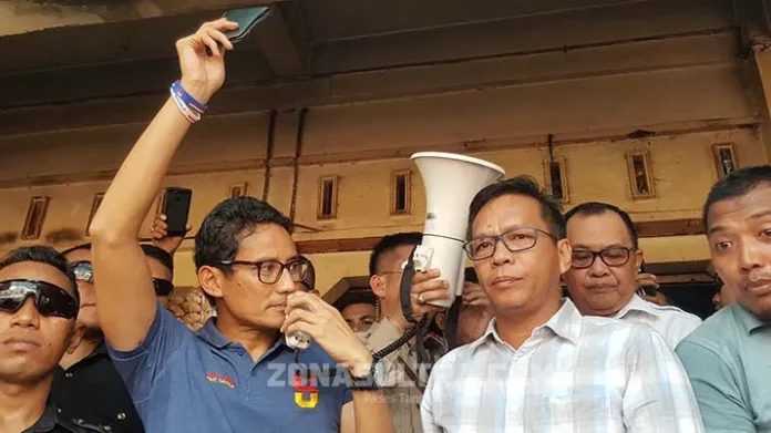Didampingi ARS, Pedagang Beras di Mandonga Titip Dompet ke Sandiaga