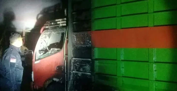 Truk Terparkir di Kolut Diduga Dibakar Orang Tak Dikenal