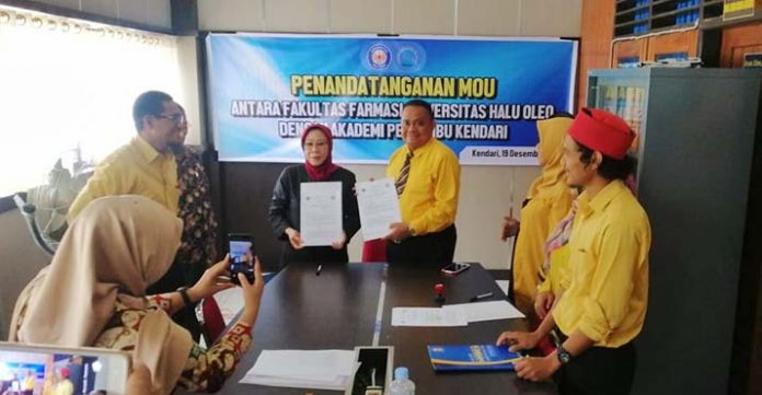 Kerjasama Tri Dharma Perguruan Tinggi, Farmasi UHO Teken MoU dengan Pelita Ibu