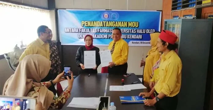 Kerjasama Tri Dharma Perguruan Tinggi, Farmasi UHO Teken MoU dengan Pelita Ibu