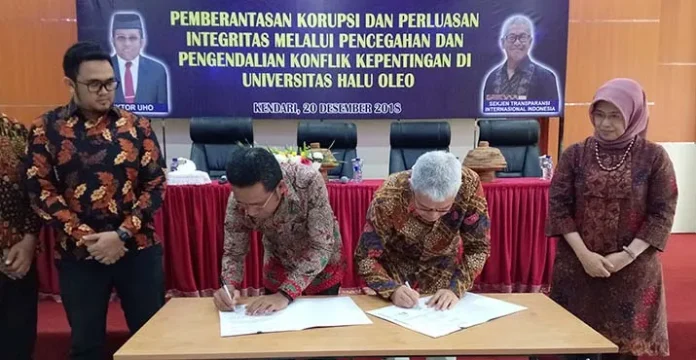 Cegah Korupsi, UHO dan TII Teken MoU