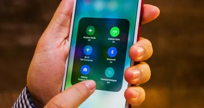 ilustrasi hp andorid aplikasi