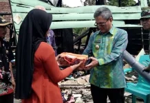 Bupati Koltim Beri Bantuan Korban Kebakaran Bupati Koltim Beri Bantuan Korban Kebakaran