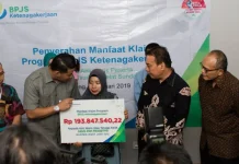 BPJS Ketenagakerjaan Berikan Santunan Korban Tsunami Banten BPJS Ketenagakerjaan Berikan Santunan Korban Tsunami Banten