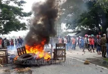 Breaking News: Penertiban Pasar Panjang, Satpol PP Dihadang Pedagang Breaking News: Penertiban Pasar Panjang, Satpol PP Dihadang Pedagang