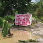 Jalan KH Muhammad Dahlan Rusak Parah, Warga Tanam Pohon Pisang Jalan KH Muhammad Dahlan Rusak Parah, Warga Tanam Pohon Pisang