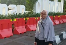 Bisnis Kondom Bak Bom Atom Fitri Suryani, S.Pd