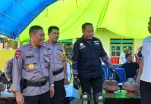 Gunakan Motor Trail, Kapolda Sultra Pantau Kamtibmas di Mubar Gunakan Motor Trail, Kapolda Sultra Pantau Kamtibmas di Mubar