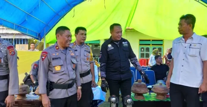Gunakan Motor Trail, Kapolda Sultra Pantau Kamtibmas di Mubar