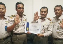 Karantina Kendari Raih Sertifikat Anti Penyuapan Karantina Kendari Raih Sertifikat Anti Penyuapan