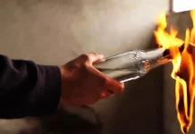 Kantor Disdukcapil Kolaka Dilempari Bom Molotov Ilustrasi